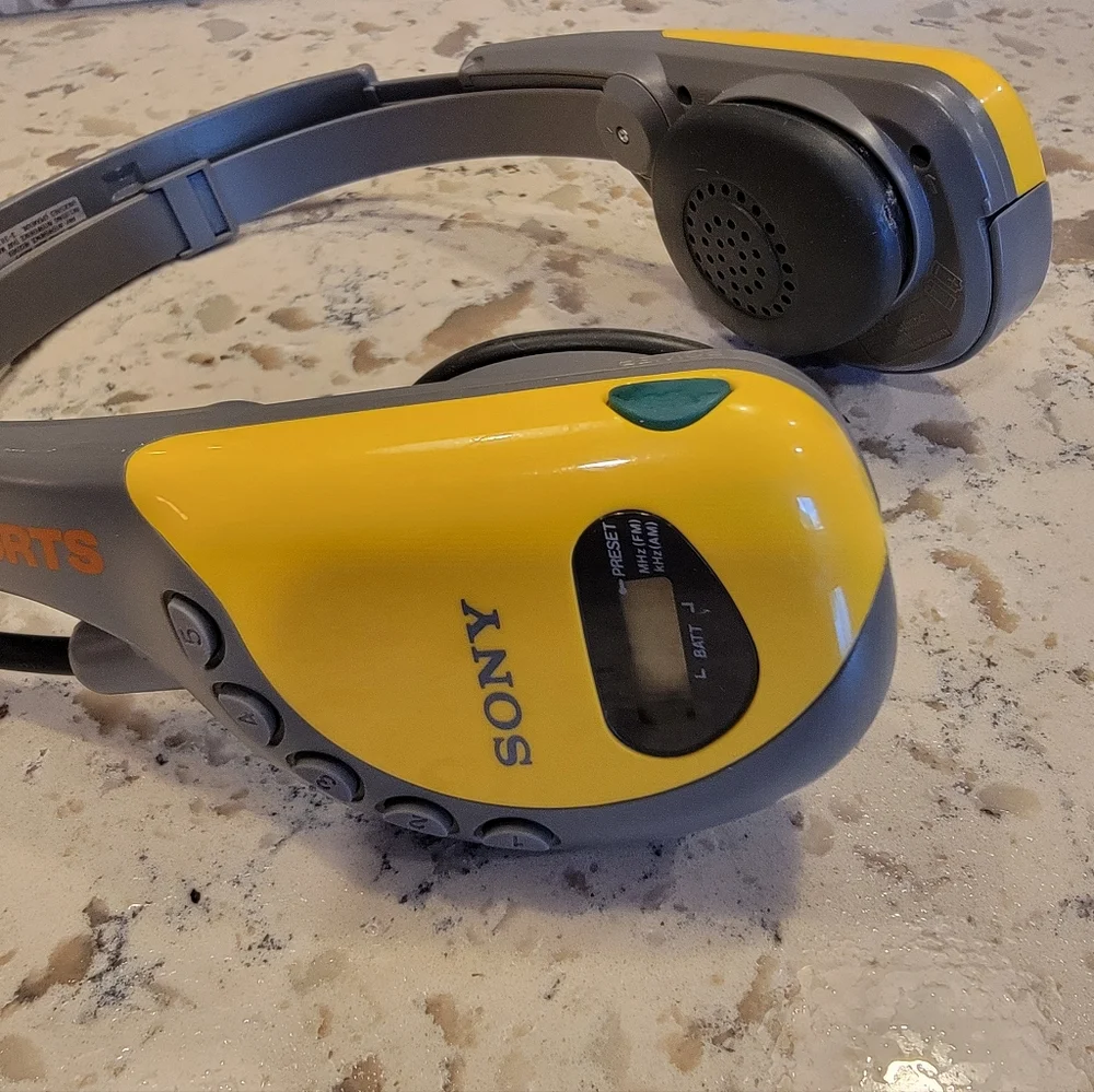 Vintage Pair of Sony Walkman Sports SRF-HM55 AM/FM Headsets Working!